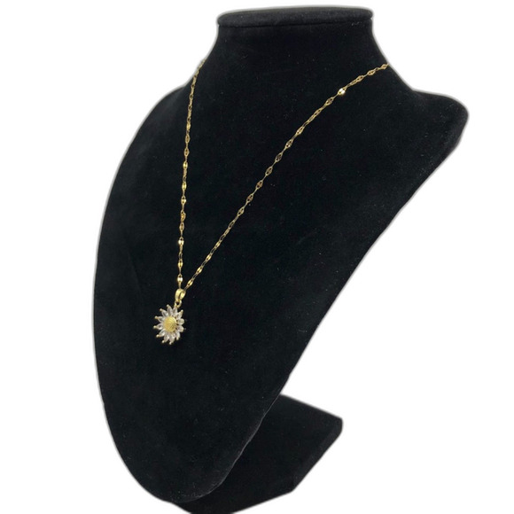 18K Gold Plated Stainless Steel "Flower" Necklace Waterproof Hypoallerge… - Picture 4 of 11